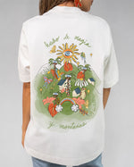 Hecho de Magia y Montañas T-Shirt
